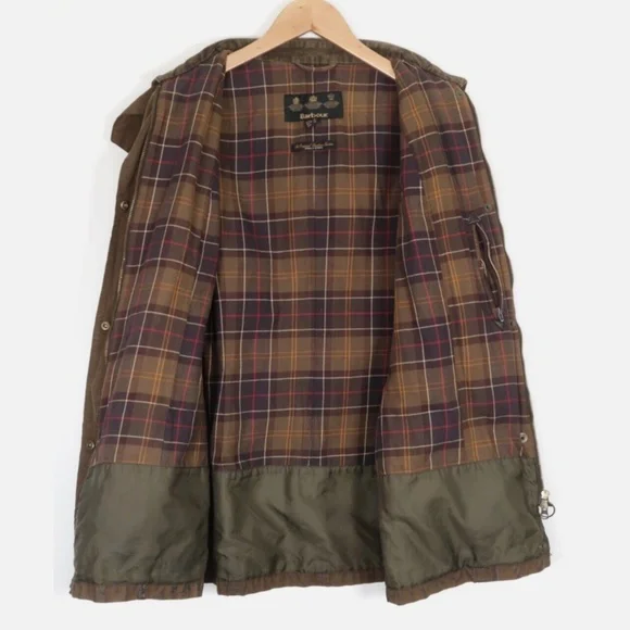 Barbour “Vintage Beadnell” Waxed Cotton Jacket - Picture 3 of 13
